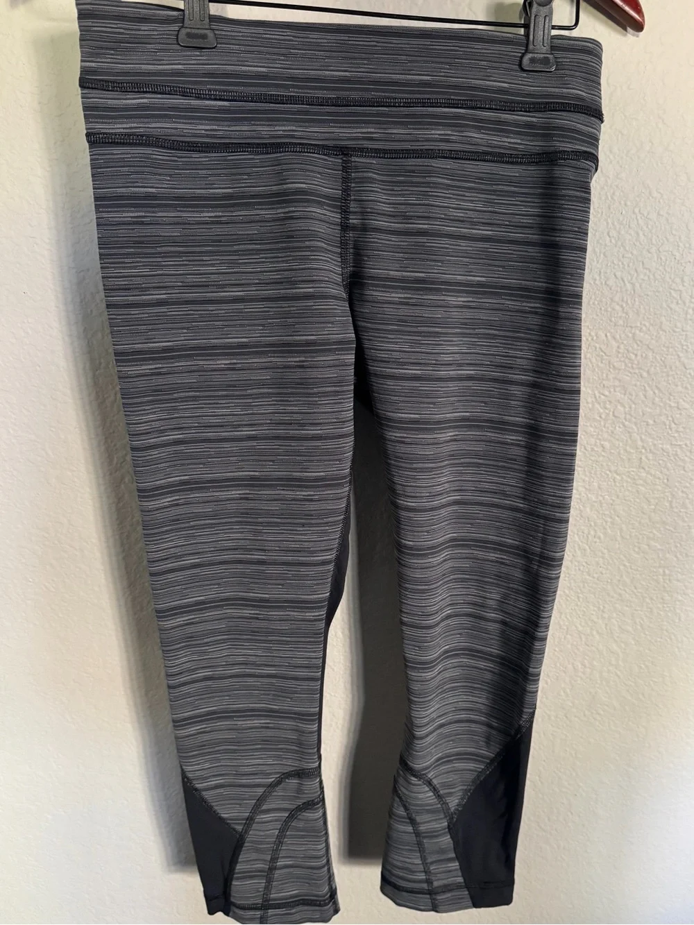 Lululemon Gray Striped Capri Workout Leggings Size 8